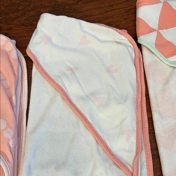 ⭐️⭐️PICK 5 / $20 Cloud Island Set of Four Pink and White Baby Hooded Towels - Picture 4 of 7
